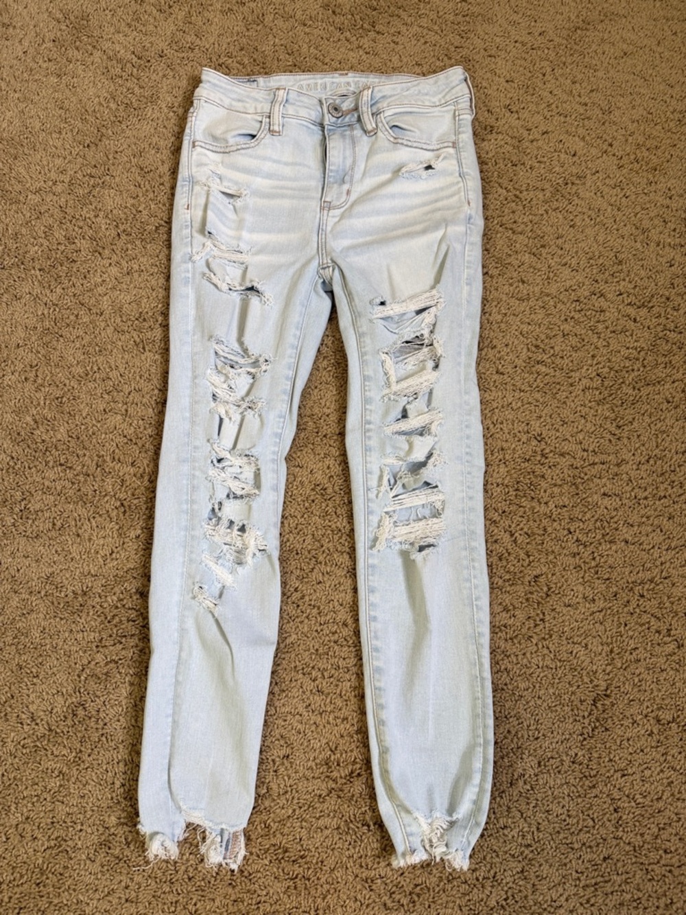 American Eagle Outfitters Light Blue Distressed Skinny Jeans size 4